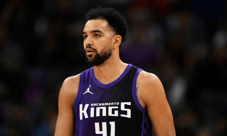 但他的合同, 篮板, 岁的莱尔斯