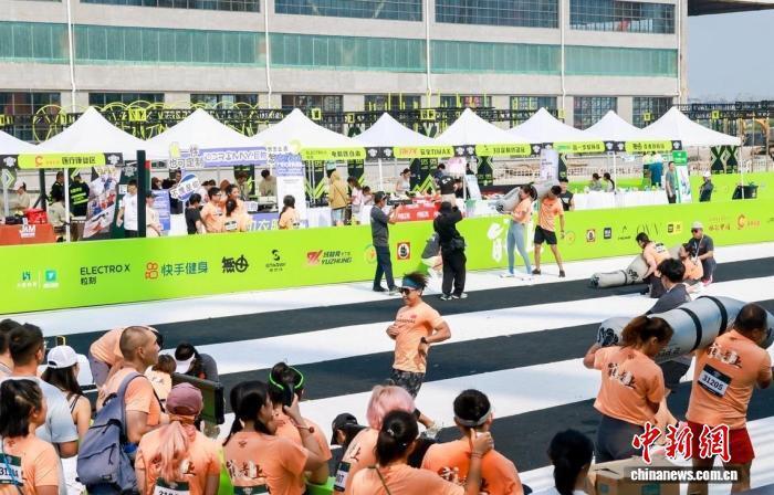 体能赛不仅, 观众提供专, 能精英与运 体能赛不仅, 观众提供专, 能精英与运